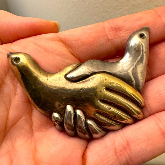 Vintage Rare Ashbey Sterling Silver with Gold Vermeil Plating Peace Dove Hands - Picture 1 of 6